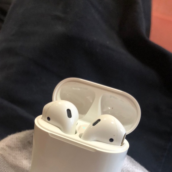 AirPods